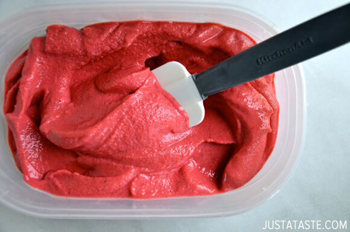 strawberry frozen yoghurt 3